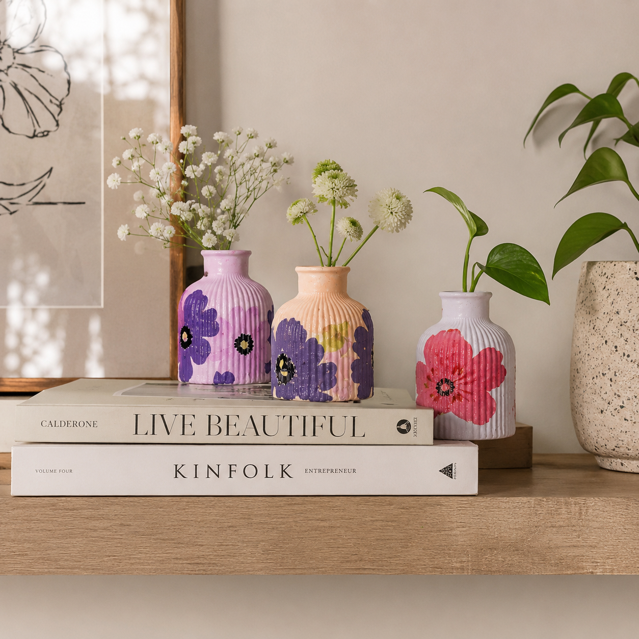 Hand-Painted Floral Ribbed Gypsum Mini Vase (Small)